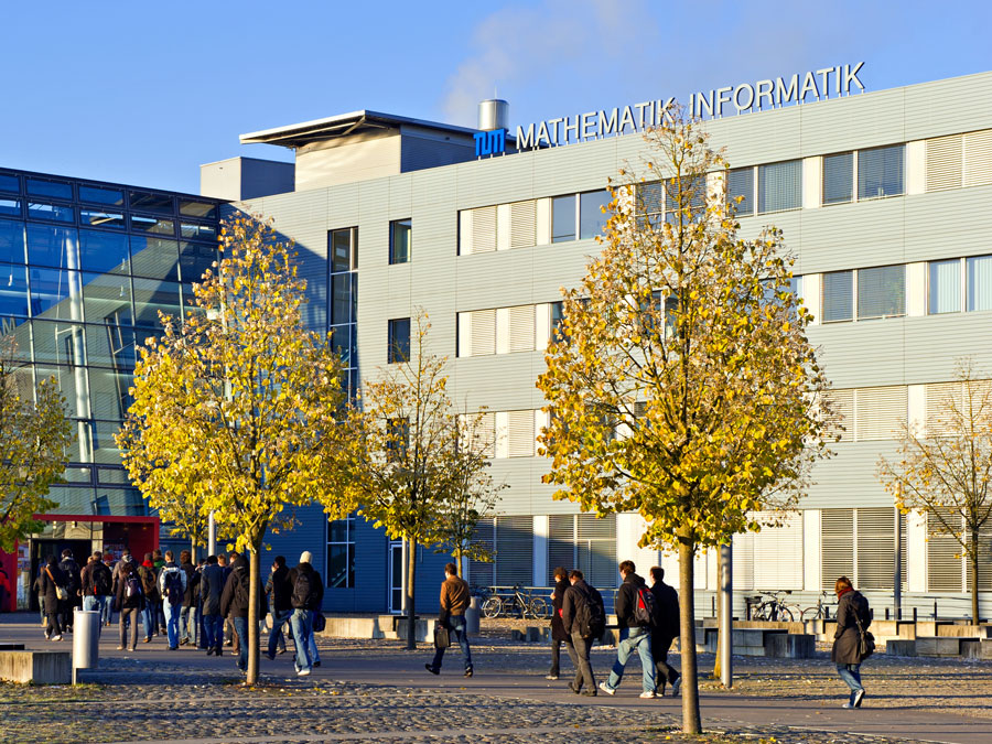 Das Gebäude der Fakultäten für Informatik und Mathematik in Garching. Das Gebäude der Fakultäten für Informatik und Mathematik in Garching.