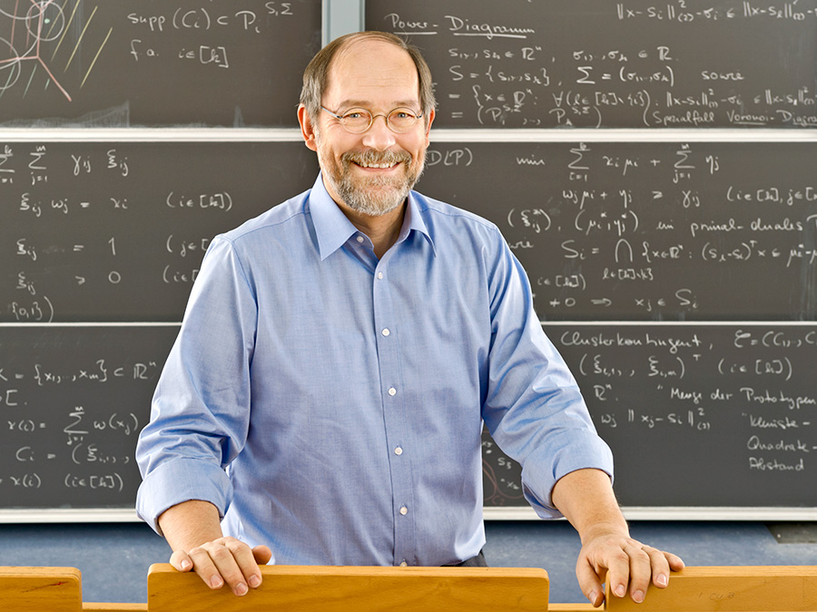Prof. Dr. Peter Gritzmann leitet den Lehrstuhl für Angewandte Geometrie und Diskrete Mathematik der TUM. (Foto: Andreas Heddergott / TUM)