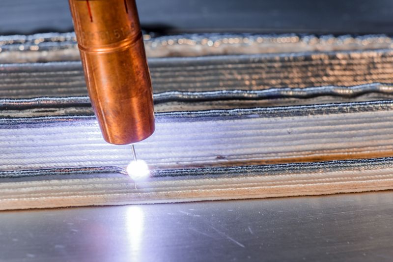 The photo shows the Wire Arc Additive Manufacturing (WAAM) process. (Photo: iwb / TUM) The photo shows the Wire Arc Additive Manufacturing (WAAM) process.