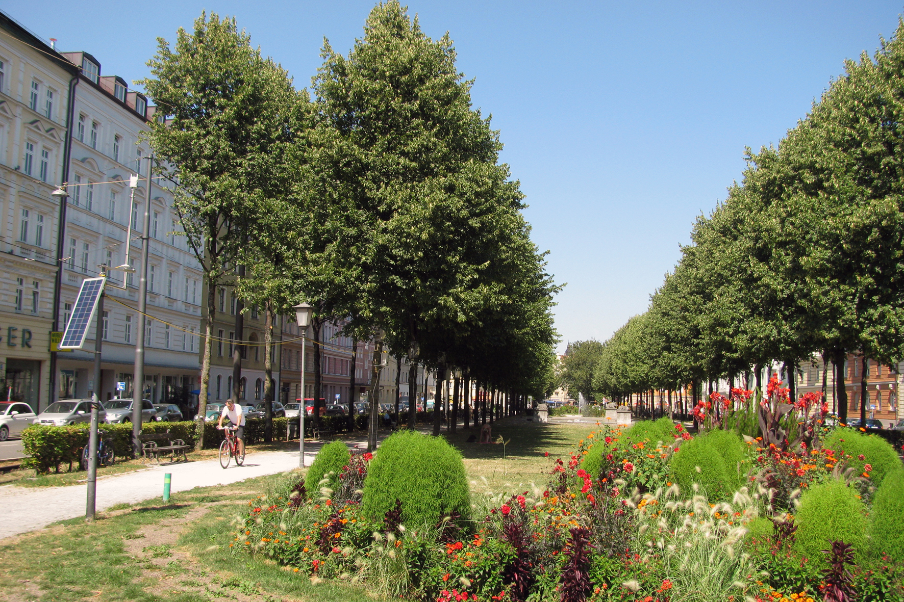 Solar-powered measuring system on the green space at Bordeaux Platz in Munich. (Photo: M. Rahman/ TUM)