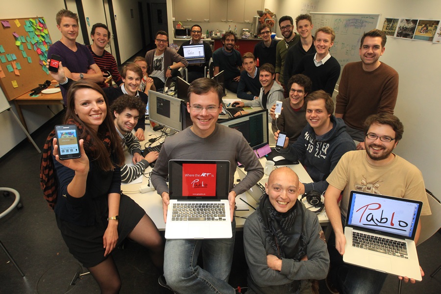 In progress: Das Team von Pablo bei der Entwicklung der Smartphone-App. (Foto: CDTM)