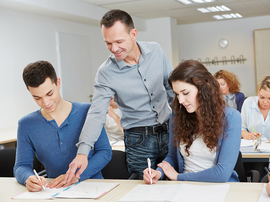 Mit dem neuen Projekt von TUM, LMU und dem Bayerischen Kultusministerium soll der Deutschunterricht in Berufsschulen verbessert werden. (Foto: R. Kneschke / fotolia.de)