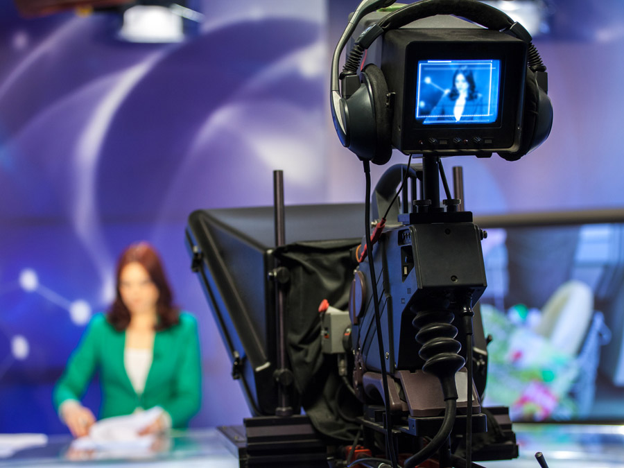 TUM-Wissenschaftler befragten über 1000 Studienteilnehmer, um unter anderem herauszufinden, wie Moderatorinnen und Moderatoren auf ihre Zuschauer wirken. (Foto: IvicaNS / Fotolia.com) TUM-Wissenschaftler befragten über 1000 Studienteilnehmer, um unter anderem herauszufinden, wie Moderatorinnen und Moderatoren auf ihre Zuschauer wirken. (Foto: IvicaNS / Fotolia.com)