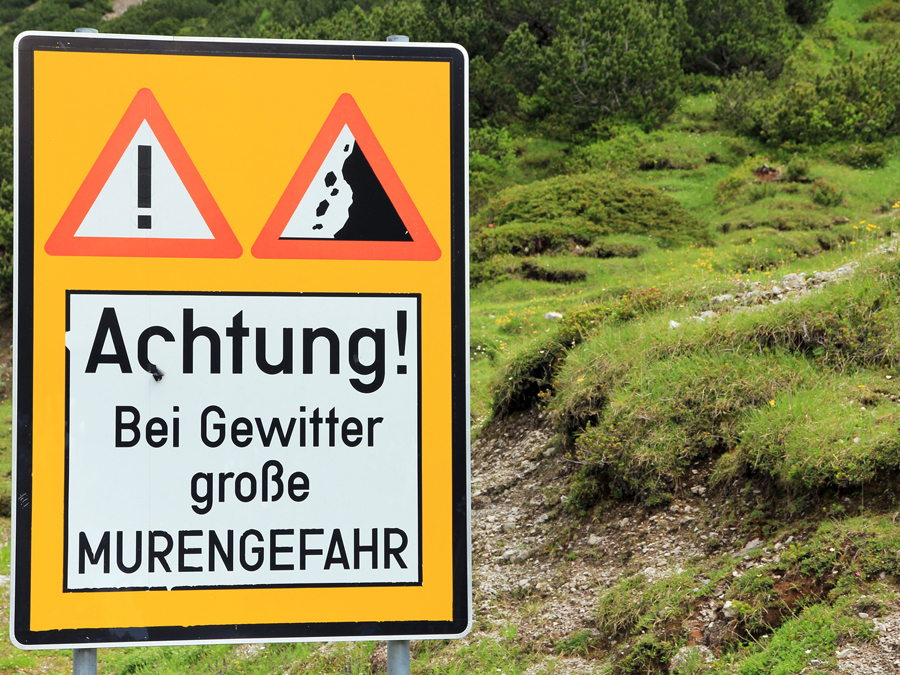 Bei heftigem Regen können sich in den Bergen Muren lösen. (Bild: Astrid Gast/Fotolia)