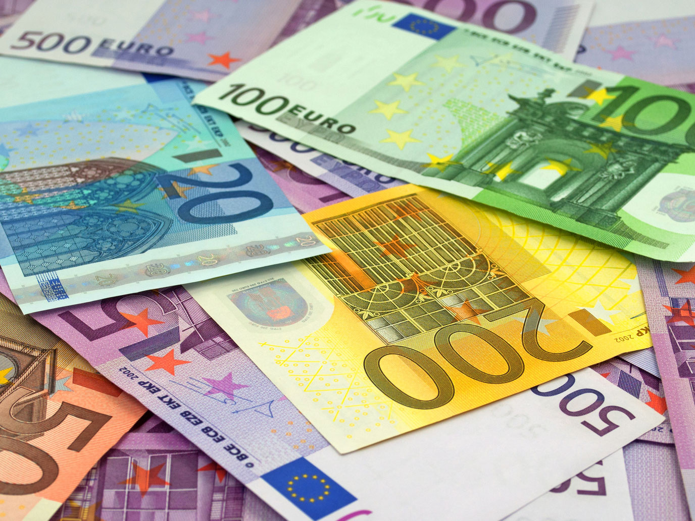Mehr Eigenkapital für die Bank - aber die Gläubiger müssen bluten? CoCo-Bonds können einige Risiken bergen. (Bild: M. Schuppich / Fotolia.com) Geldscheine