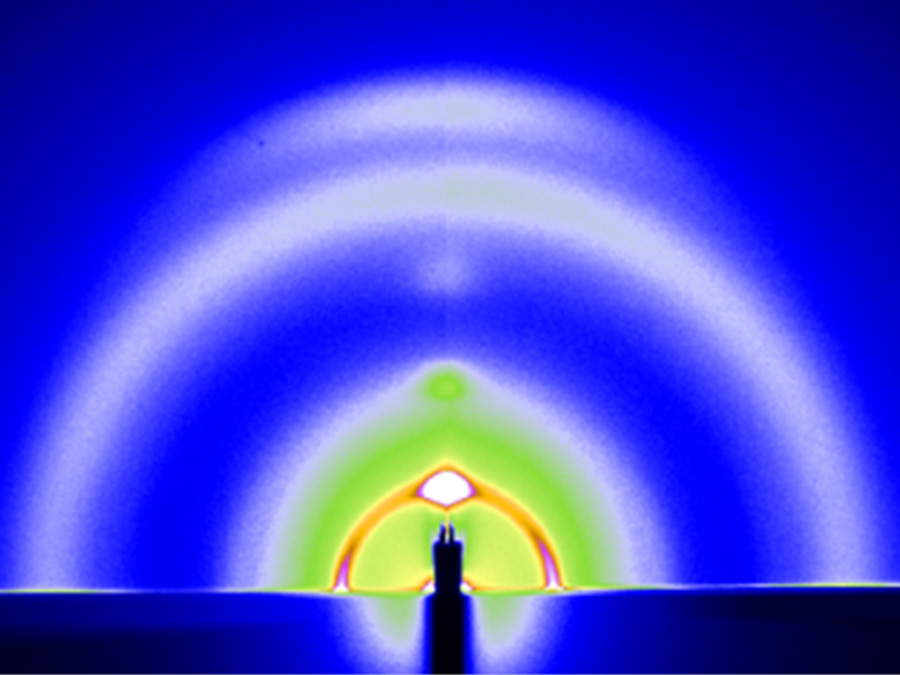 Crystalline structures within polymer solar cells cause characteristic diffraction patterns in experiments with synchrotron radiation. (Picture: TU München)