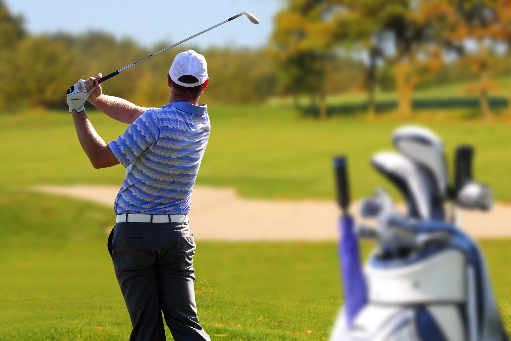 Ein kleiner Trick kann Golfern dabei helfen, auch unter Druck automatisierte Bewegungsabläufe richtig abzurufen.  Foto: samott/Fotolia