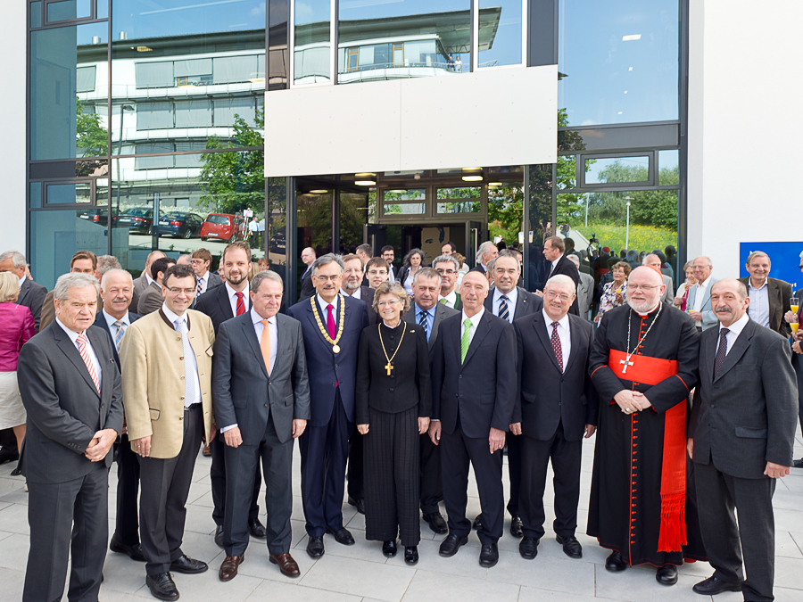 Guests at the opening of the Hans Eisenmann-Zentrum (Photo: A. Heddergott/TUM)