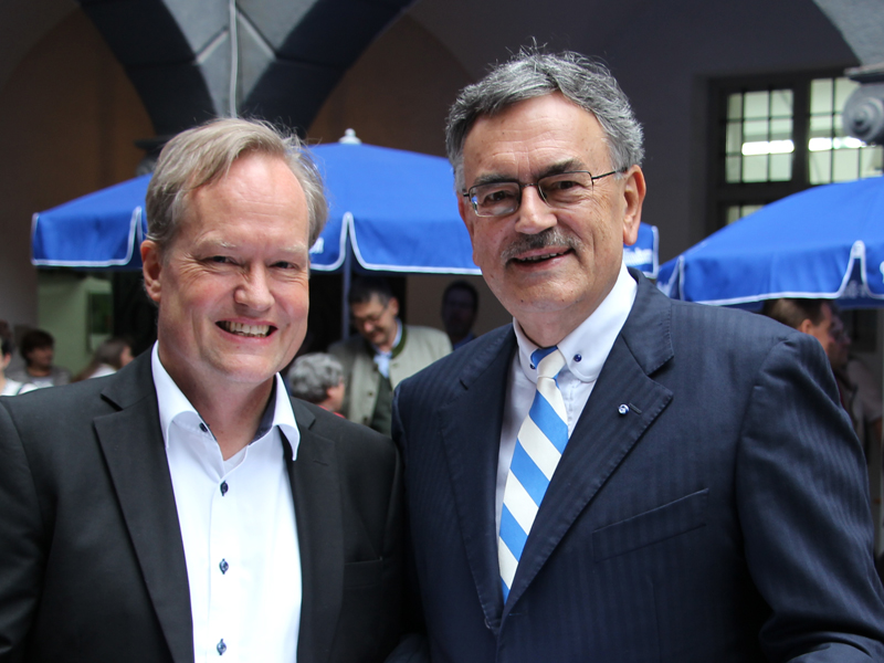 Generalkonservator Mathias Pfeil, Honorarprofessor an der TUM mit TUM-Präsident Prof. Wolfgang Herrmann.