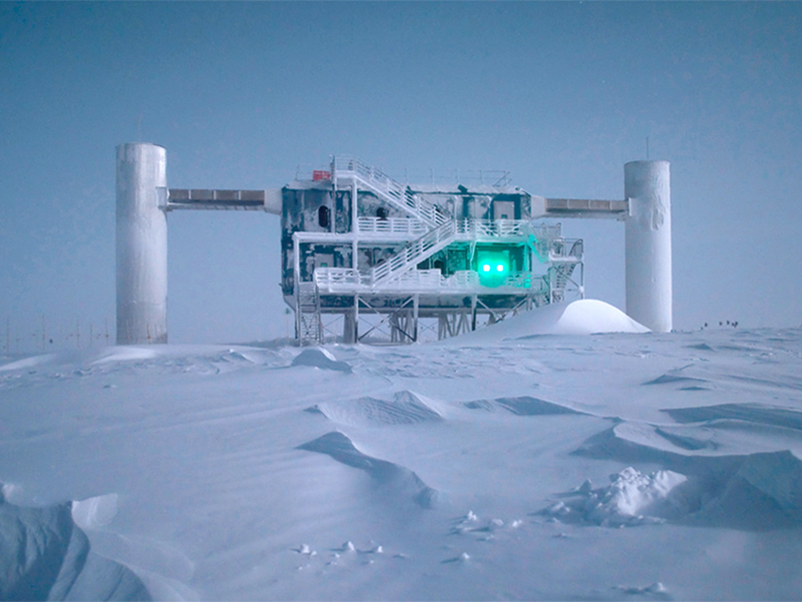 IceCube-Observatorium in der Antarktis - Foto: Emanuel Jacobi/NSF IceCube-Observatorium in der Antarktis - Foto: Emanuel Jacobi/NSF