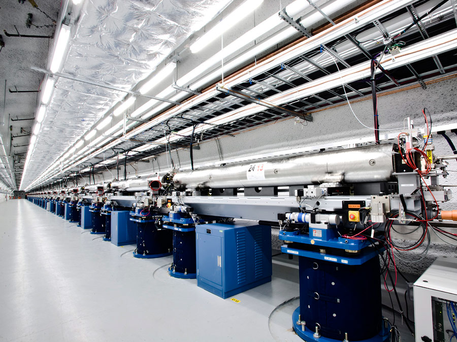 Undulatorhalle der Linac Coherent Light Source des SLAC – Bild: SLAC National Accelerator Laboratory