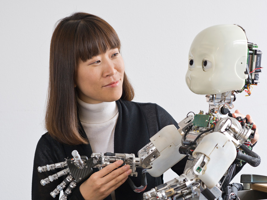 Dongheui Lee, Professorin für Dynamische Mensch-Roboter-Interaktion in der Automatisierungstechnik an der TUM, erhält eine Helmholtz-Professur. (Foto: A. Heddergott / TUM)