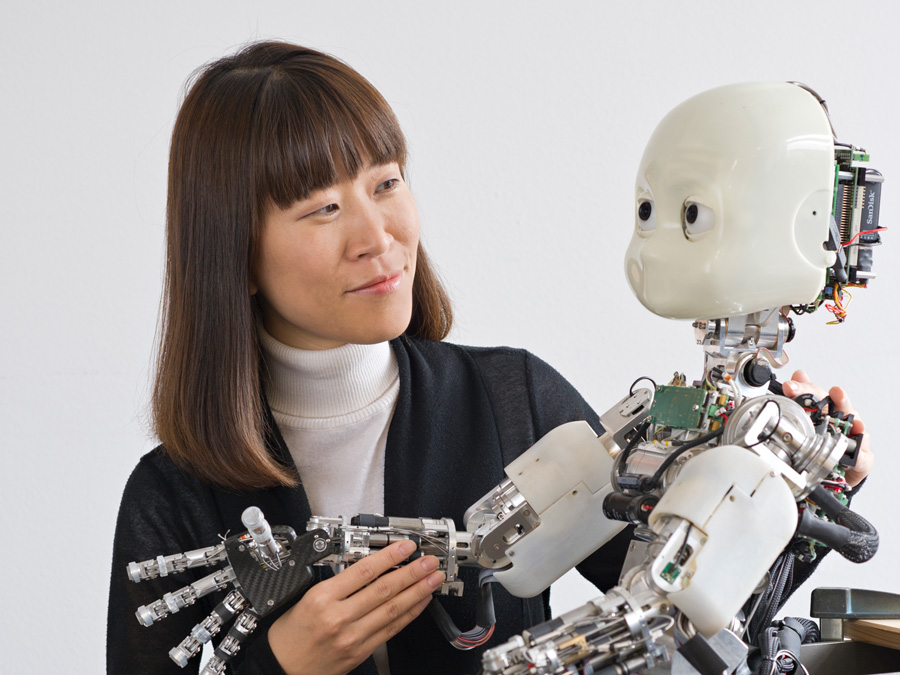 Dongheui Lee, Professor for Dynamic Human-Robot Interaction at TUM, has been granted a highly sought-after Helmholtz professorship. (Photo: A. Heddergott / TUM)