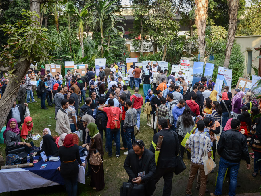 1500 Besucher informierten sich am "Tag der Wissenschaft" in Kairo, auch über die TUM 1500 Besucher informierten sich am "Tag der Wissenschaft" in Kairo, auch über die TUM