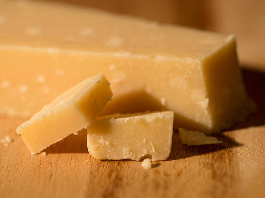 Welche Geschmacks- und Aromastoffe stecken in Parmesan? Dem sind TUM-Wissenschaftler nun nachgegangen. (Foto: TUM/ A. Battenberg)