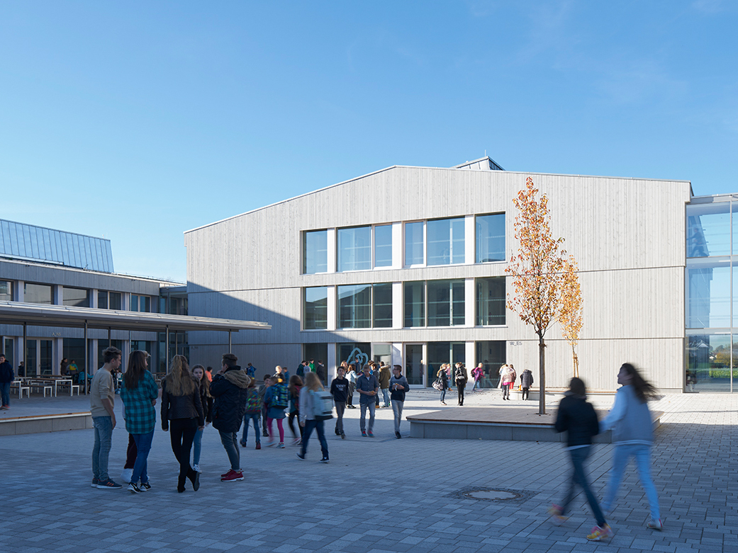 The new Schmuttertal Gymnasium in Diedorf has room for 1,000 pupils.