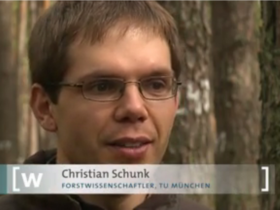 Der Forstwissenschaftler Dr. Christian Schunk von der TUM stellt das Forschungsprojekt vor. (Foto: W wie Wissen/ARD)