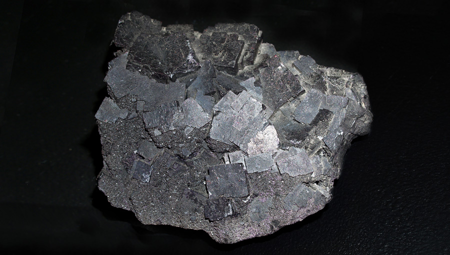The picture shows dark violet to black crystals of antozonite.