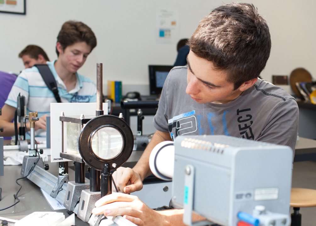 Schüler bei der TU9-ING-Woche an der Leibniz Universität Hannover. (Bild: Philp Bartz) Schüler bei der TU9-ING-Woche an der Leibniz Universität Hannover. (Bild: Philp Bartz)