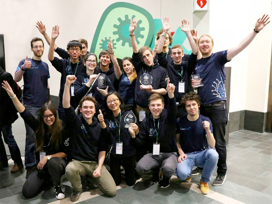 The student team at the iGEM-competition in Cambridge (USA). (Photo: Benedikt Dürr)