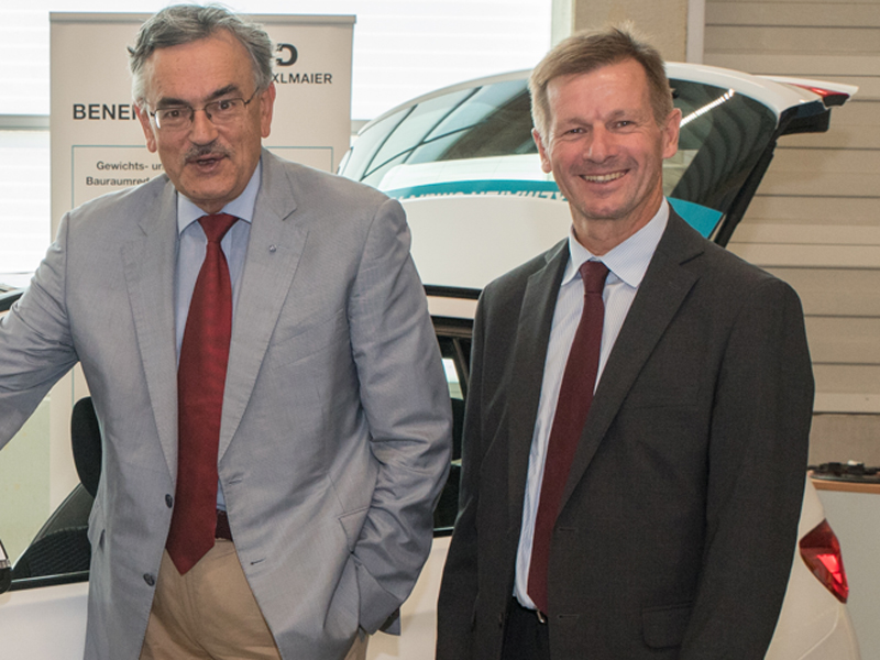 TUM President Wolfgang A. Herrmann (on the left) and Dr. Martin Gall, Chief Technology Officer at DRÄXLMAIER. (Photo: DRÄXLMAIER) TUM President Wolfgang A. Herrmann (on the left) and Dr. Martin Gall, Chief Technology Officer at DRÄXLMAIER.
