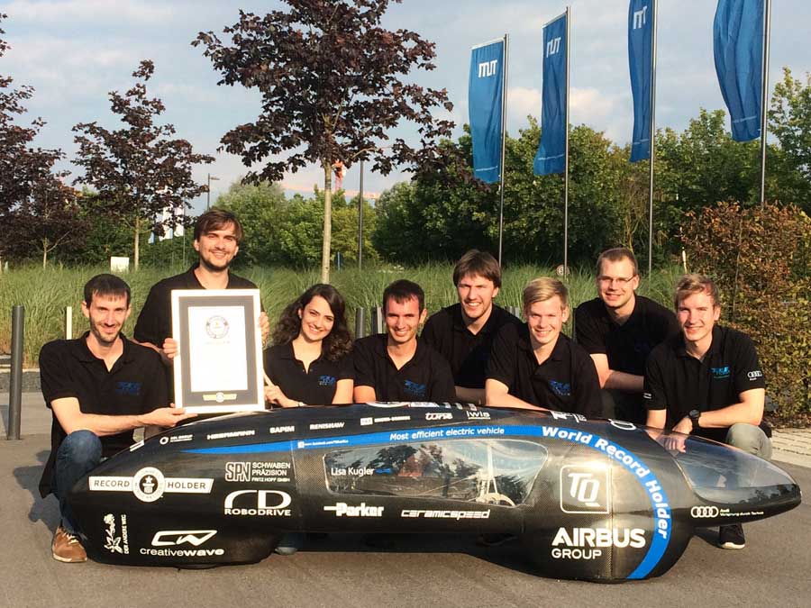 Das TUfast Eco Team mit dem sparsamsten Elektro-Auto der Welt.