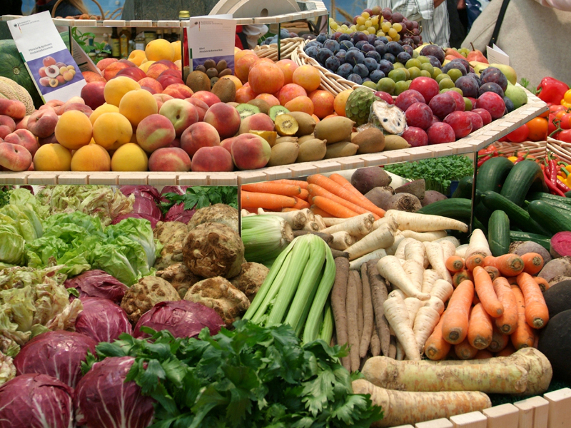 Obst und Gemüse auf dem Markt: Nachhaltiger als Rindfleisch.