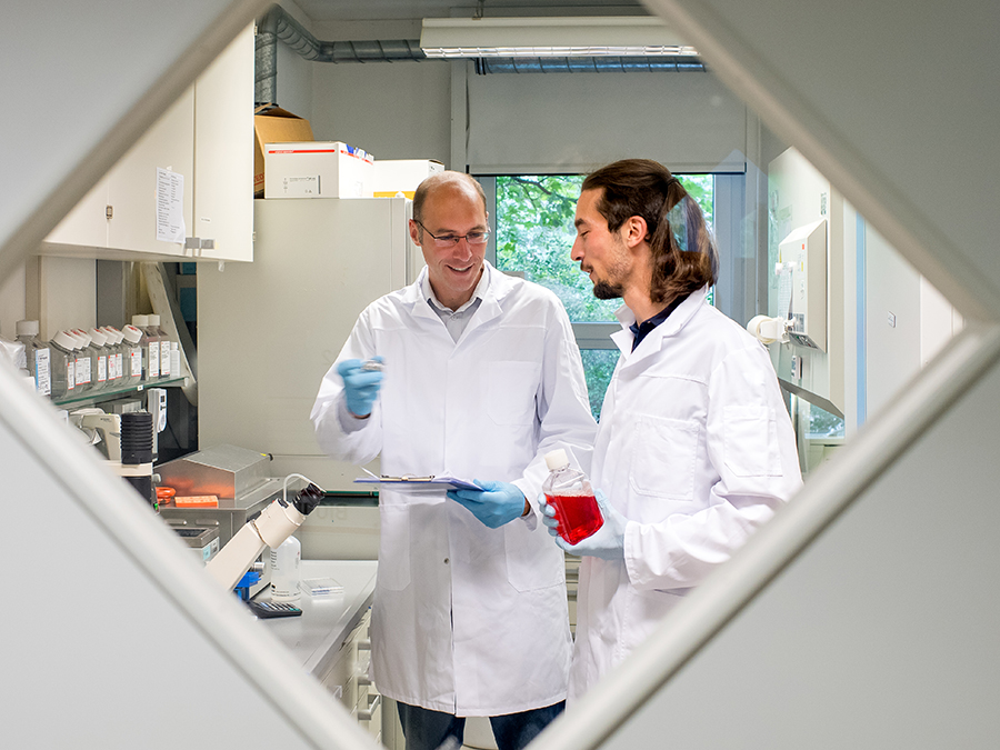 Prof. Andreas Pichlmair (left) with one of his staff members. (Image: A. Eckert / TUM)