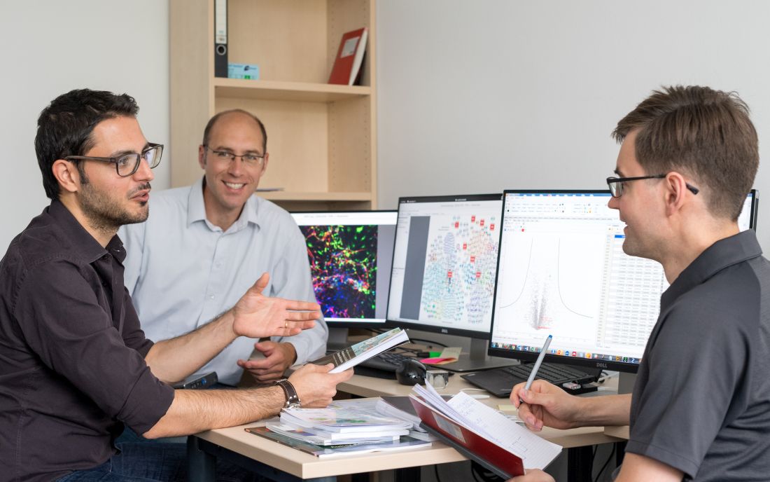 A equipe científica do Estudo do vírus Zika (da esquerda para a direita): Pietro Scaturro, Prof. Andreas Pichlmair e Dr. Alexey Stukalov. (Foto: A. Eckert / TUM)