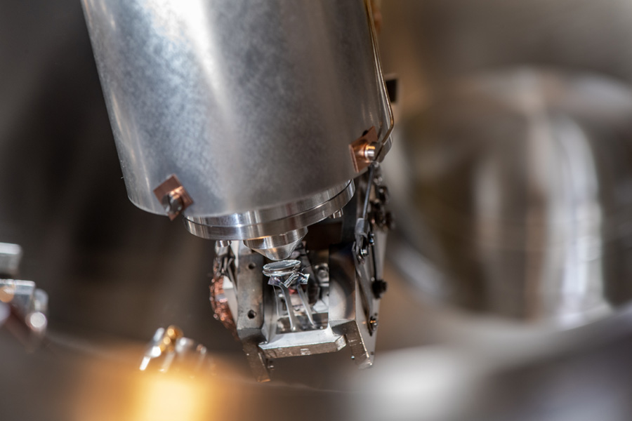 Kienberger's team has developed a measurement method that allows to determine the time between the recording of an X-ray photon and the emission of an electron. (Picture: A. Heddergott/ TUM)