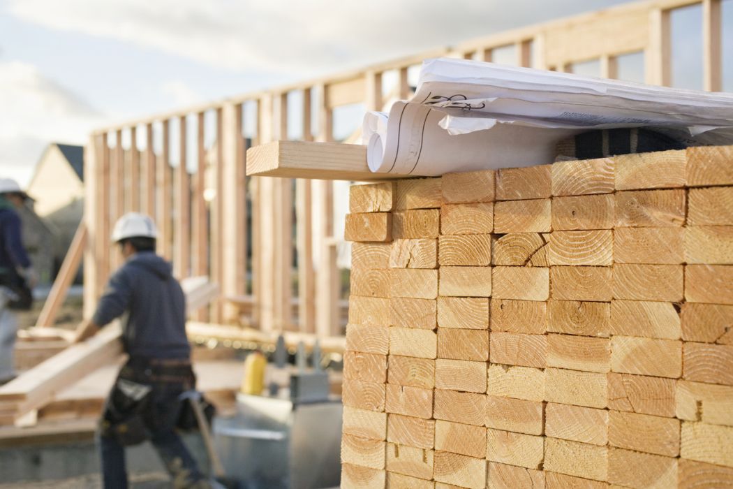 Mit der richtigen Tragwerksplanung lassen sich aus Holz sogar Wolkenkratzer errichten. (Bild: iStockphoto.com / David Papazian)