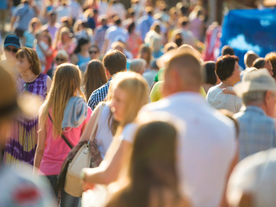 Ergebnisse aus der KORA Bevölkerungsstudie zeigen: Das Wohlbefinden im Alter hängt maßgeblich von psychosozialen und weniger von körperlichen Faktoren ab. (Bild: iStock / Dovapi)