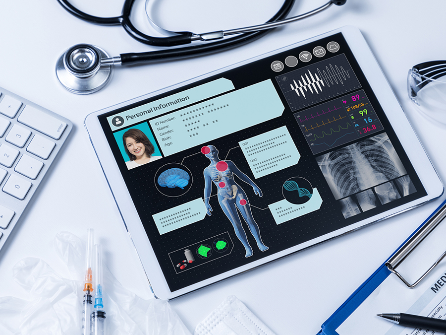 Um alle krankheitsrelevanten Daten eines Patienten auf einen Blick zu haben und sie mit anderen Datensätzen zu verknüpfen, braucht es gute und sichere IT-Lösungen. (Bild: metamorworks / istockphotos)