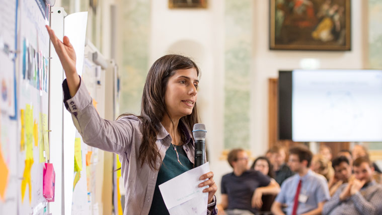 Wissenschaftlerin hält Vortrag auf der IGSSE-Jahrekonferenz Wissenschaftlerin präsentiert ihre Ergebnisse