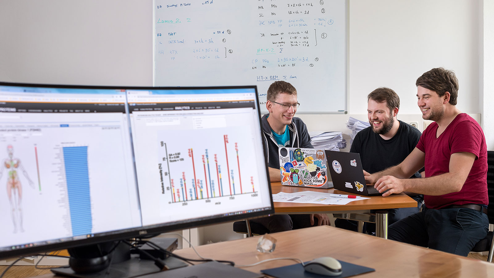 Die Autoren Mathias Wilhelm, Tobias Schmidt und Siegfried Gessulat am Lehrstuhl für Proteomik und Bioanalytik (Prof. Dr. Bernhard Küster). 