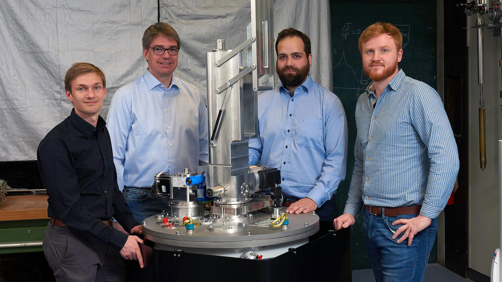 Alexander Regnat, Prof. Christian Pfleiderer, Jan Spallek and Tomek Schulz with their cooling system for extremely low temperatures. Alexander Regnat, Prof. Christian Pfleiderer, Jan Spallek and Tomek Schulz with their cooling system for extremely low temperatures.