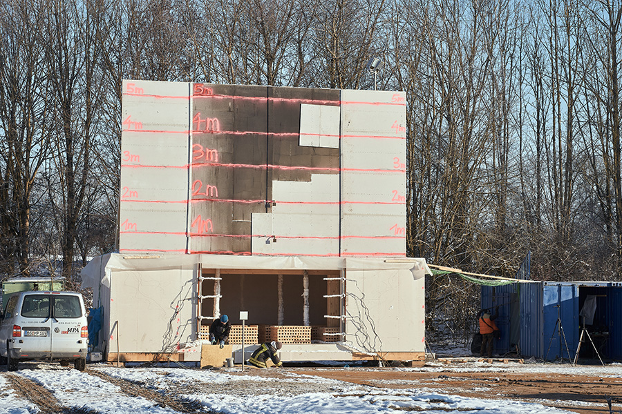 Sie wollen zeigen, dass Holzgebäude einen Brand genauso sicher überstehen wie Gebäude aus Stahlbeton oder Mauerwerk.