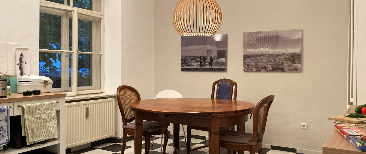 A kitchen in a student shared flat, in the center a table with four chairs