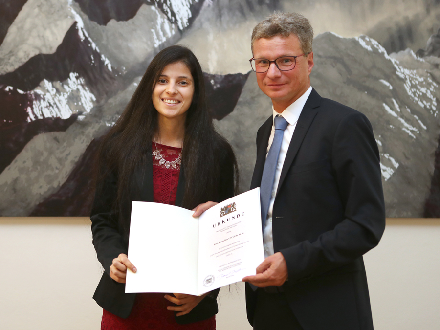 Emna Ben Yacoub und Wissenschaftsminister Bernd Sibler 