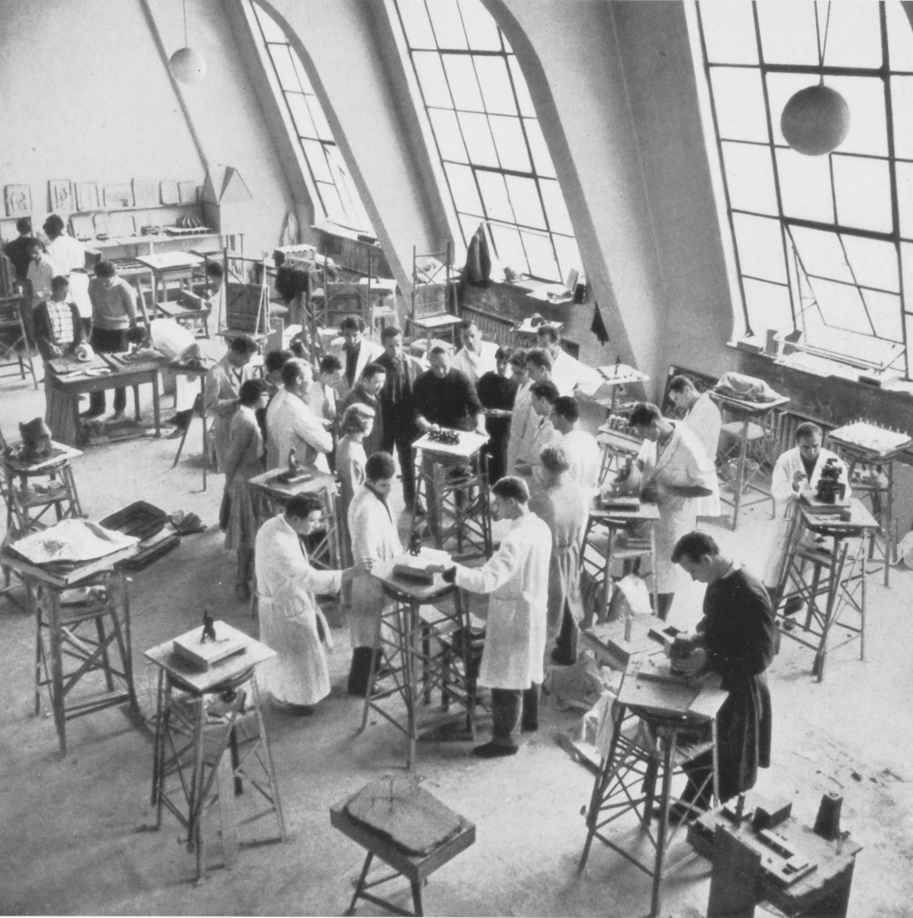 Historical image of architecture students on a practical course at the Department of Physics.