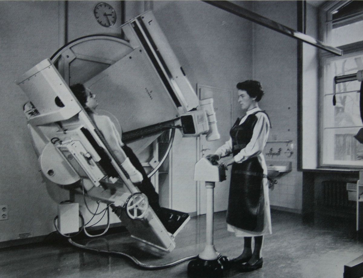Siemens Universal Planigraph im Röntgeninstitut des Klinikums rechts der Isar im Jahr 1957.