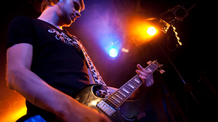 Live music at GARNIX festival.