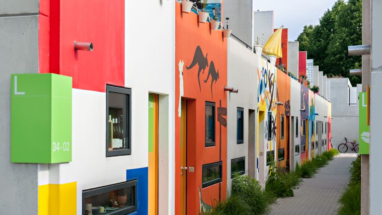 die bunten bungalows im studentenviertel olympisches dorf am olympiagelnde in mnchen - Lmu Munchen Bewerbung die bunten bungalows im studentenviertel olympisches dorf am olympiagelnde in mnchen - Lmu Munchen Bewerbung